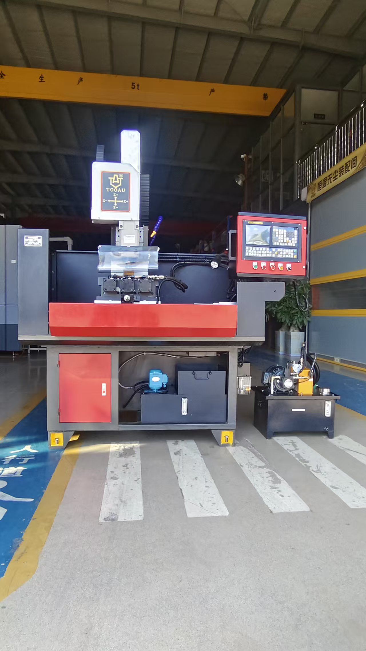 感謝泉州xx機(jī)械有限公司惠購(gòu)ER32方立柱數(shù)控鉆床